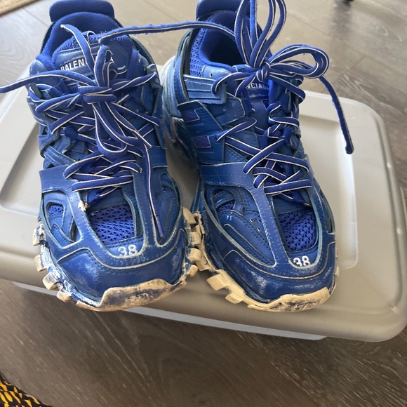 Balenciaga - Picture 1 of 3